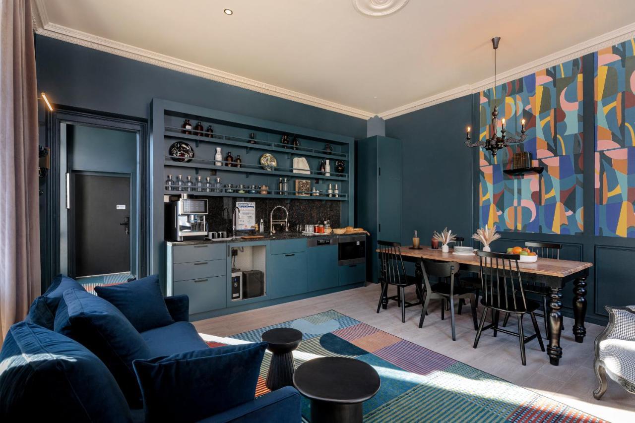 Hotel Corneille - Entree Autonome, Reception En Ligne - Encore Mieux Тур Экстерьер фото